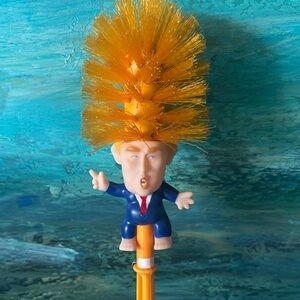 NWOT This item is a novelty Donald Trump-themed toilet bowl brush